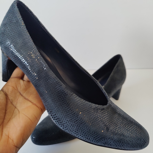 Vaneli Dayle Classic slip-on Navy Pumps - Picture 3 of 6